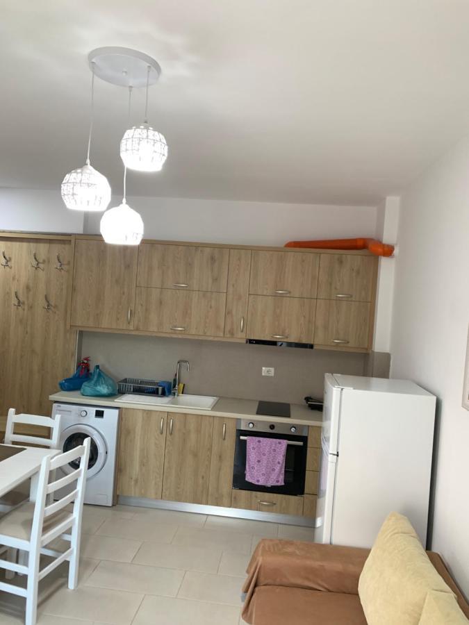 Leko's Apt 105 Appartamento Himare