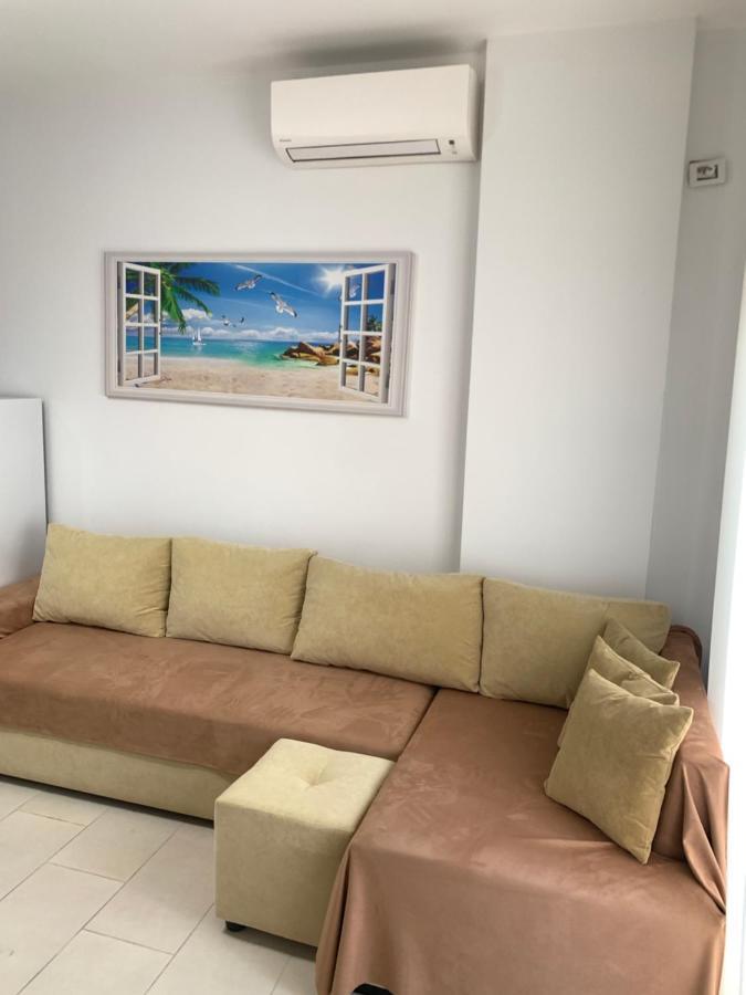 Leko's Apt 105